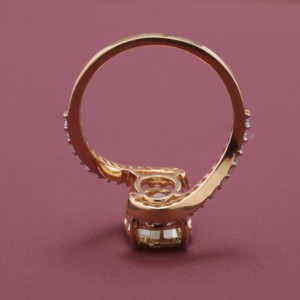 แหวนเพชรทรงรีสีเหลือง Avina Jewels AR0025 รับรองโดย IGI ประดับเพชรแบบ Halo Bypass สำหรับหมั้น/แต่งงาน วงแหวนแบบ Pave Band ชุบโรเดียม เงินแท้ 925 - Product Image 6
