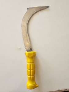 Faucille à herbe et à jardin en acier avec manche en bois pour utilisation à la ferme - Product Image 4