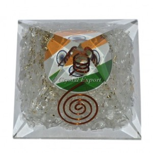 Pyramide d'orgone de Quartz de cristal d'artisanat de pierre semi-précieuse la plus vendue avec symbole de drapeau de l'Inde pour la guérison et la méditation - Product Image 1