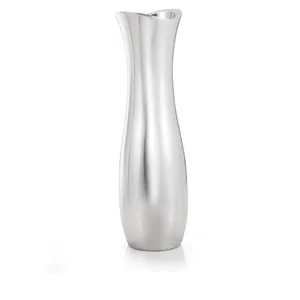 Vase à fleurs en fer noir mat, design côtier écologique, style d'intérieur luxueux, tendance mondiale, décoration de salon - Product Image 1