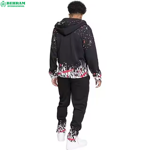 Conjunto Deportivo de Lujo Personalizado con Sudadera con Capucha Estampada y Cintura Elástica, Pantalones con Cordón Ajustable y Efecto Desgastado - Product Image 2