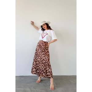 กระโปรงผ้าซาตินลายแมกซี่เอวธรรมชาติมีคุณสมบัติมันวาว - Product Image 3