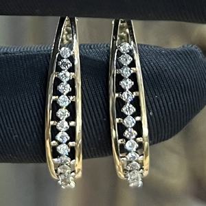 ต่างหูเพชรแท้ทรงกลมเจียระไนแบบบริลเลียนท์ ทองคำแท้ 14K และ 18K สำหรับผู้หญิง คุณภาพพรีเมียม รับรองโดยผู้เชี่ยวชาญจากภายนอก - Product Image 1