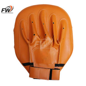 Venta al por mayor de fábrica: Nuevos diseños de manoplas y almohadillas de cuero con logo personalizado impreso para entrenamiento de boxeo - duraderas y transpirables - Product Image 5