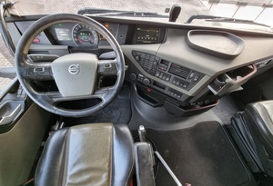 Camión VOL-VO FH-6X4 2014, Emisión Euro 3, 351-450hp, Tracción 6x4, Motor Diésel - Product Image 4