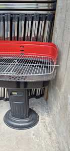 Dorello Pedestal Parrilla de carbón Elegante parrilla para su patio trasero - Product Image 3