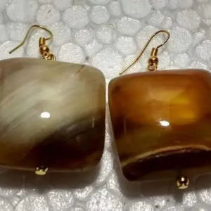 Ensemble de boucles d'oreilles vintage haut de gamme élégant et à la mode en gros de couleur personnalisée Écouteur en acrylique pour femmes - Product Image 1