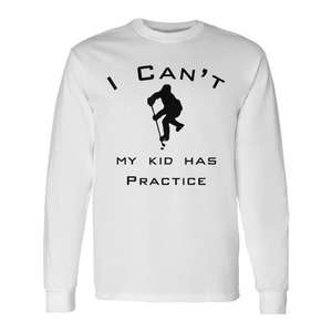 T-shirt à manches longues pour parents occupés « Je ne peux pas, mon enfant a des entraînements de hockey » pour les familles actives - Product Image 1