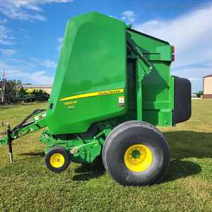 Presse à balles rondes John Deere 560M avec boîte de vitesses, haute productivité, prête à l'exportation - Product Image 2