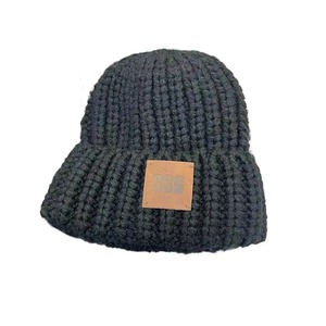 Bonnet d'hiver unisexe tendance en tricot avec motif alphabet, couleur unie, pointe sur le dessus, chaud et épais, pour adulte, idéal pour l'extérieur et les voyages en automne - Product Image 3