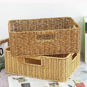 Cesta de almacenamiento para el hogar hecha de bambú. - Product Image 4