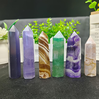 Vente en gros de tours de cristal naturelles aléatoires en obsidienne et fluorite verte pour les célébrations des fêtes
