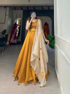 Heavy Designer Viscose Lehenga Choli Set Elegante blusa de seda paquistaní con damas de honor Función DE BODA Desgaste Número de modelo Fancy - Product Image 3