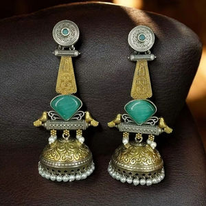 OM Fashion Studio Boucles d'oreilles multifonctions légères en plaqué or oxydé pour femmes Bijoux de mariée traditionnels Tenues de fête - Product Image 1