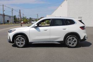 Voitures BMW X1 xDrive28i AWD xDrive28i 4 portes Sports Activity Vehicle d'occasion en bon état à vendre - Product Image 4