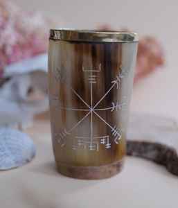 Corne à boire traditionnelle en verre décoratif Version en verre à liqueur Caractéristique historique de diverses cultures - Product Image 4