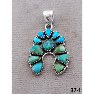 Pendentif Turquoise Fait Main du Sud-Ouest, Émeraude de la Vallée avec Sertissage à la Française en Argent Sterling, Breloques Taille Émeraude - Product Image 1