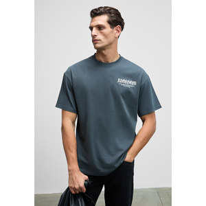 เสื้อยืดคอกลมทรงโอเวอร์ไซส์ ยี่ห้อ GRIMELANGE VORTEX สำหรับผู้ชาย ปักลายที่อก พิมพ์ลายด้านหลัง ผลิตจากผ้าฝ้ายออร์แกนิค 100% - Product Image 4