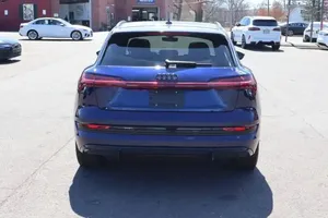 Audi e-tron 2022 en parfait état - Product Image 3
