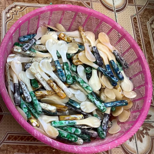 ช้อนหอยมุก | ช้อนเสิร์ฟคาเวียร์ทำมือบนโต๊ะอาหารสุดหรูเป็นมิตรต่อสิ่งแวดล้อม - Product Image 1