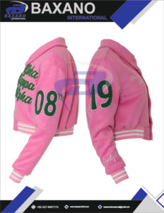 อัลฟ่า |   คาปา |   เสื้อแจ็คเก็ตอัลฟ่า โซโรริตี้ วาร์ซิตี้  ปักโลโก้สวยงามทันสมัย  เสื้อผ้าสำหรับชมรมนักเรียน  AKA โซโรริตี้  โลโก้แบบกำหนดเอง  ติดตั้งง่าย - Product Image 6