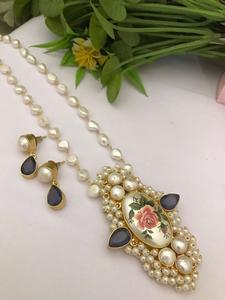 Ensemble de collier et de boucles d'oreilles en perles véritables de qualité supérieure, style antique, fusion, pour les fêtes et les occasions spéciales, collection pour femmes - Product Image 5