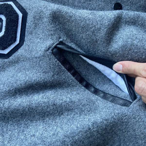 OEM Custom Varsity Jacket School College Baseball Letterman Varsity Jacket para hombres Bordado Logos Chaqueta transpirable para hombres - Product Image 5