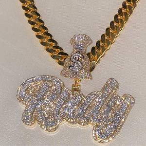 Pendentif personnalisé en laiton 5A avec diamant cubique Nom initial Logo Pendentifs et breloques glacés à la mode de style Hip Hop - Product Image 2