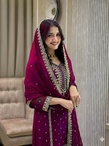 Traje de Mujer con Top, Pantalón y Dupatta de Georgette Sintética Pesada para Bodas, Celebraciones y Eventos Especiales, Disponible para la Venta - Product Image 2