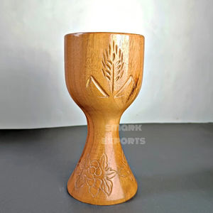 Calice en bois majestueux, artisanal, écologique, durable, avec un design sculpté, pour la sainte communion, les cérémonies religieuses, les cadeaux spirituels - Product Image 1