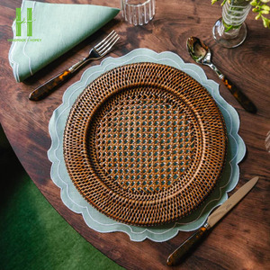 จานรองอาหารหวายสานมือขายดี พร้อมไม้ไผ่ธรรมชาติ เหมาะสำหรับโต๊ะอาหารหรูหรา หรือใช้สำหรับจัดแสดงอาหารจากเวียดนาม - Product Image 4