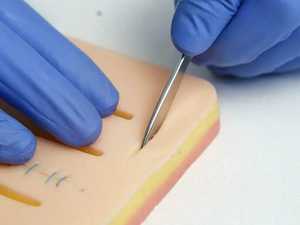 Kit de entrenamiento de sutura avanzado Modelo de sutura de piel realista Borde de corte ISO 13485 Almohadilla de sutura certificada por CE Heridas realistas manuales - Product Image 2