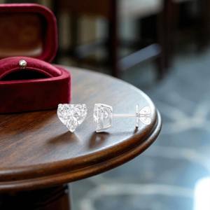 5,00 CT F/VS Heart Cut Lab Grown Diamond Three Prong Set Stud Earring Hecho en oro sólido para unisex - Product Image 5