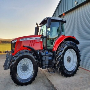 Tracteur agricole à roues 4x4 Massey Ferguson 390 rouge, équipement agricole, niveau de sécurité élevé - Product Image 6