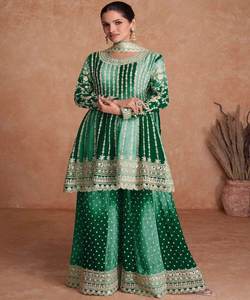 Robe de soirée de luxe en georgette avec perles opulentes et imprimé floral élégant Crape Creepe Salwar Dupatta Contemporary - Product Image 3