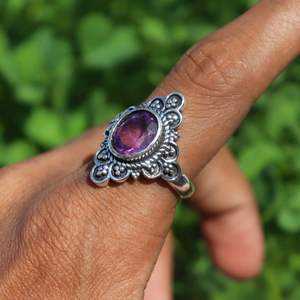 Bague de déclaration pour femme en argent Sterling 925 Nouveau Design Améthyste Naturelle Pierre précieuse Coupe ovale pour fête ou mariage Porter en gros - Product Image 2