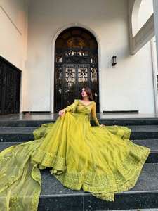 Chemisier en rayonne pakistanaise traditionnelle indienne élégante broderie miroir pour l'été et l'hiver vêtements de fête Navratri adaptés Lehenga Choli - Product Image 4