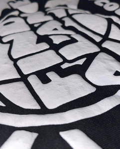 Camiseta Negra de Manga Corta para Hombre con Estampado del Logotipo del Planeta Blanco, Cuello Redondo Informal, Corte Regular, Camiseta de Jersey de Algodón - Product Image 6