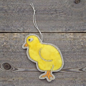 Adorable Adorno Colgante Decorativo de Pájaro Zari |   Adorno de Pájaro Hecho a Mano con Cuentas, Seda y Encaje para Puerta, Pared y Decoración de Celebraciones - Product Image 4