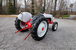 LISTO PARA CONDUCIR - USADO, VOLANTE A LA IZQUIERDA |   CONDUCCIÓN DERECHA |   Tractor Ford 8N de 1951 - Product Image 3