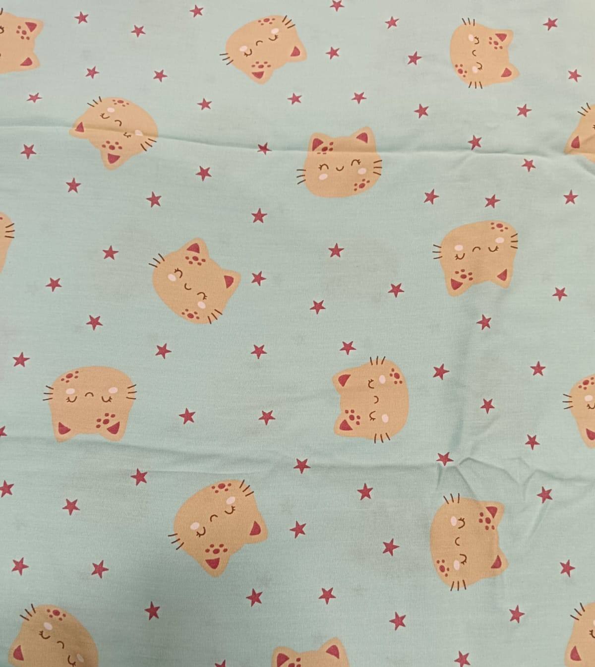 มีสีเขียวขุ่น