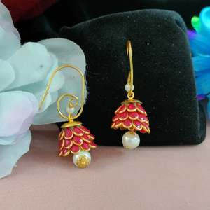 La elegancia tradicional cumple con la simplicidad moderna Gota de uva Jhumkas Líneas limpias Detalle sutil Pendientes colgantes de moda ligeros - Product Image 1