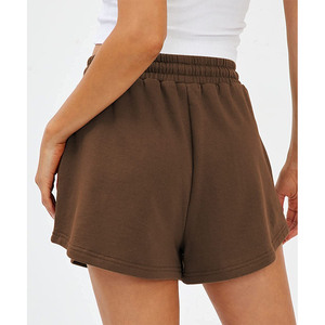 Pantalones cortos de felpa francesa pesados de lana de algodón para mujer, cómodos pantalones cortos de gimnasio informales de talla grande con decoración de logotipo de estilo deportivo - Product Image 4