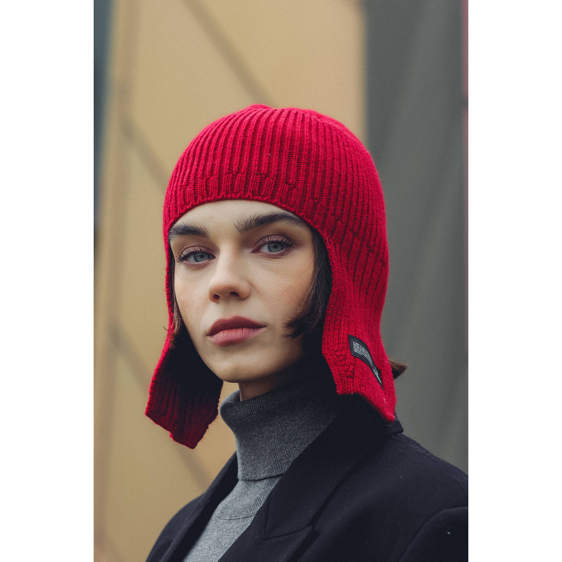 สีแดงเข้ม