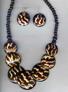 สร้อยคอเรซินรูปแบบใหม่ออกแบบสำหรับงานแต่งงานของผู้หญิงสร้อยคอสำหรับงานเลี้ยงเครื่องประดับเรซิ่นขายดีที่สุดตลาดเครื่องประดับเรซินที่กำหนดเอง - Product Image 4