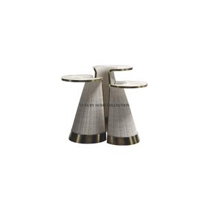 ชุดโต๊ะกาแฟ3ชิ้นทำจากหวายสีเทาและโลหะสำหรับใช้ในร้านอาหารขนาดแตกต่างกันโต๊ะข้างหัวมุมสำหรับใช้ในบ้านและงานแต่งงาน - Product Image 1