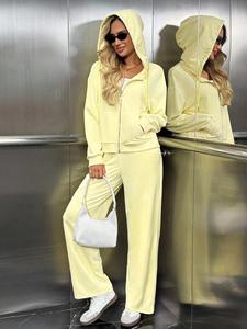 ชุดวอร์มผู้หญิงผ้าโพลีเอสเตอร์เนื้อแน่น ระบายอากาศได้ดี เหมาะสำหรับฤดูหนาว  ชุดเซ็ตสองชิ้น  เสื้อฮู้ดมีซิปปักลาย  กางเกงทรงบาน  สไตล์ลำลองแฟชั่น - Product Image 2