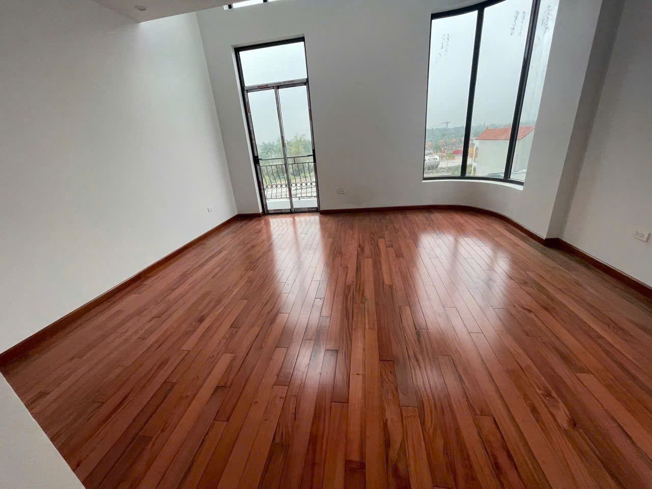 สีน้ำตาลแดง