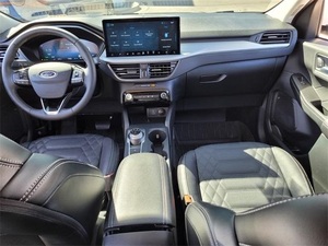 Véhicules d'occasion - Ford Escape Plug-in Hybrid 2023 - Prêt pour une livraison rapide - Product Image 2