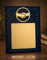 Mémoireurale en bois élégante avec plaque gravée raffinée. Plaque en bois personnalisée pour récompenses de reconnaissance et de réussite. - Product Image 3